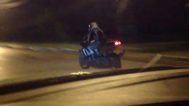 Покатушки BMW M7 против Мотоцикла смотреть онлайн