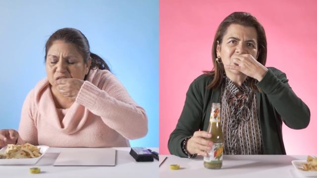 Mexican Moms Rank Hot Sauces смотреть онлайн