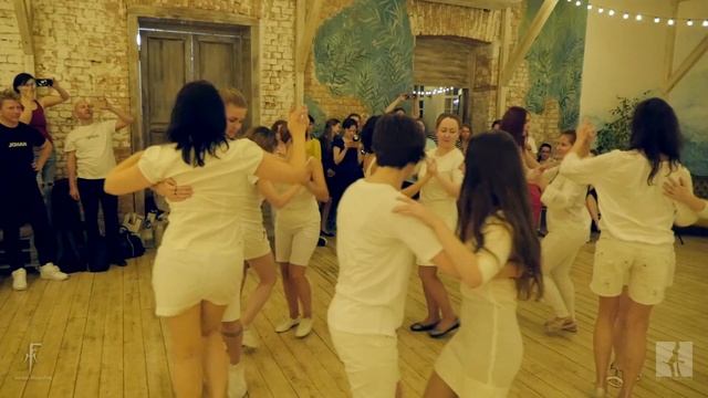 Salsa Rueda De Casino