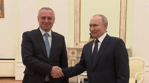 Владимир Путин встретился в Кремле с избранным президентом Абхазии Бадрой Гунбой