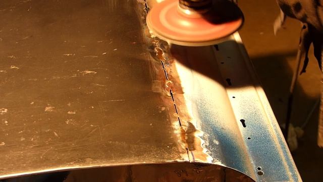 Session soudure avec fil spécial CuSi3 (MIG Brazing) en plein milieu de panneau de porte смотреть онлайн