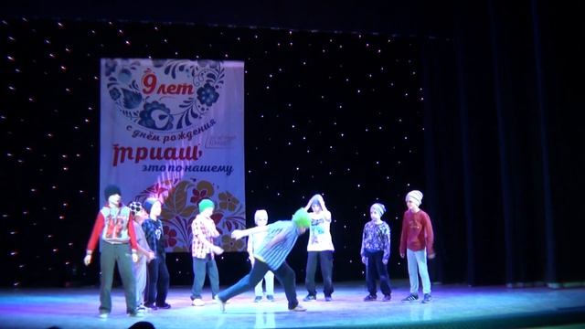 Танцевальный Центр Триаш - Белые Найки (Павел Баранов) смотреть онлайн