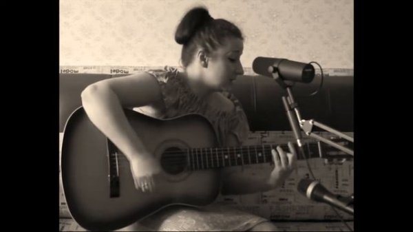 Дым костра создает уют. Песня под гитару.