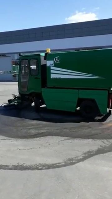 Уборка песка на территории техцентра в Липецке смотреть онлайн