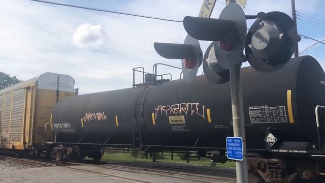 Yard Slug & 2 DPUs On Mixed Freight Train смотреть онлайн