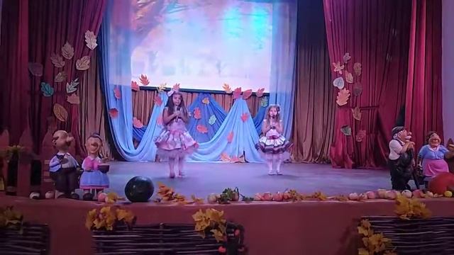 Погосян Инесса и Ванесса-песня „Осень раскрасавица” смотреть онлайн