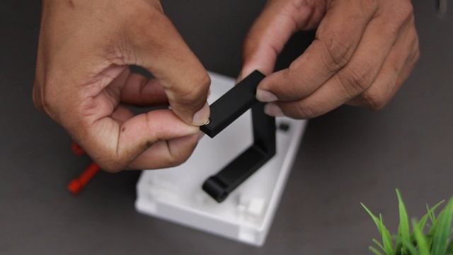 Build Amazing Padlock with Fingerprint Sensor | Arduino Projects | The Wrench смотреть онлайн