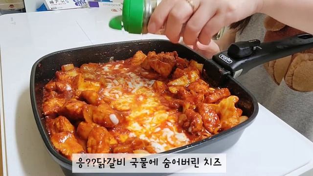 vlog|자취브이로그|자취생과 밀가루의상관관계,노브랜드비스킷만들고 알리오올리오,🍗치즈닭갈비, 샌드위치,🍙닭갈비주먹밥,진라면 만들어먹는 일상 смотреть онлайн