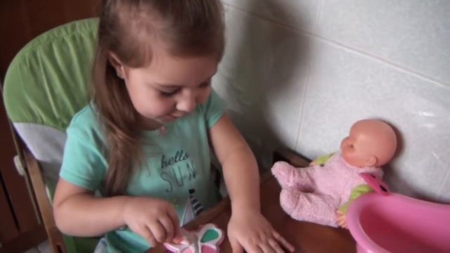 Ника Клубника и ванночка с пупсиком. Nika Strawberry and baby doll in bath. смотреть онлайн