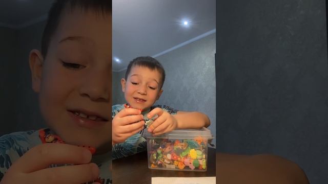 Обзор коллекции киндер- игрушек. смотреть онлайн