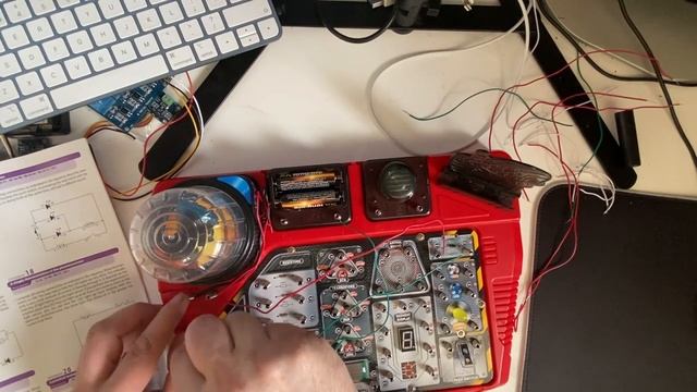 Science Mad Circuit Lab Experiment 17 - Function of a diode смотреть онлайн