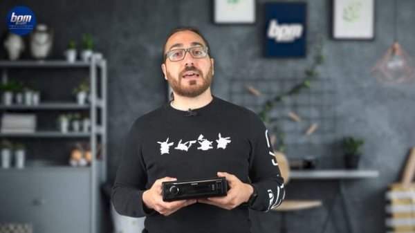 Autoradio Kenwood KMM-105RY, old school ma ancora performante