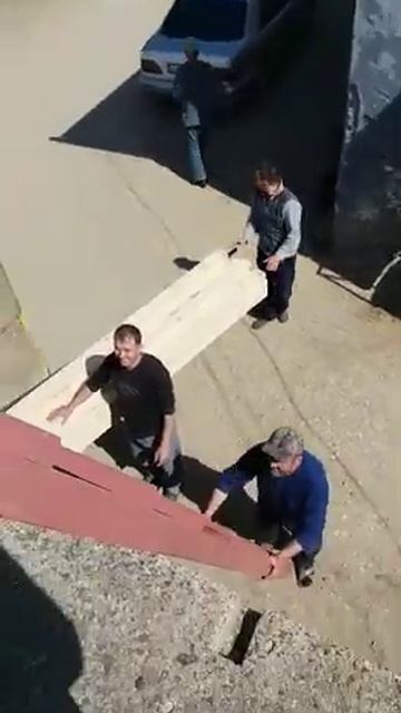 Разгрузка материалов для остановки! смотреть онлайн