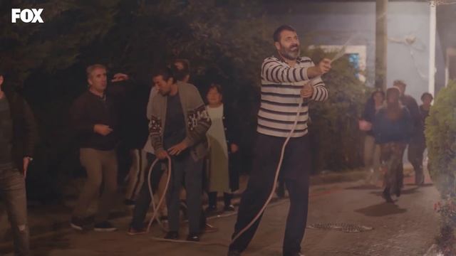 Özdemir Erdoğan - Bana Ellerini Ver - Kadın 69. Bölüm смотреть онлайн
