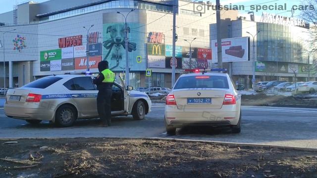 RUSSIAN POLICE | Two Škoda Octavia with lights смотреть онлайн