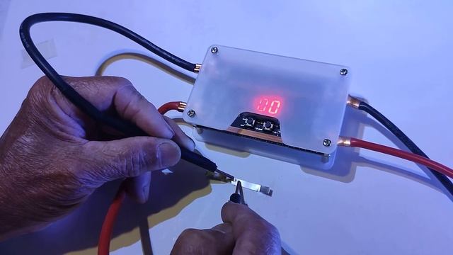 Spot welder doesn't weld despite the gear was set to 100 and using a 13.2V, 500 CCA car battery. смотреть онлайн