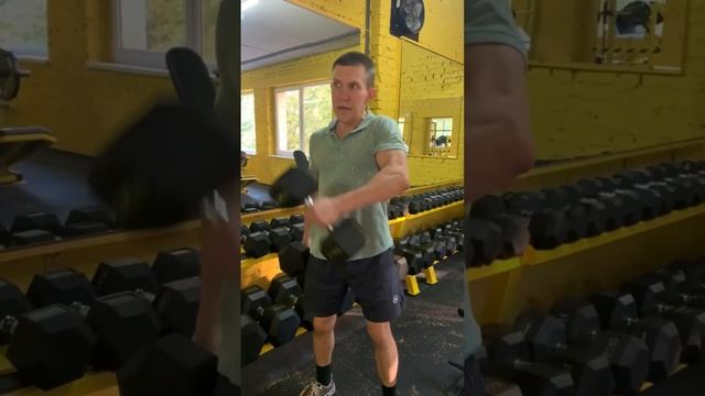 Секрети армреслінгу Молотки Євгена з гантелями смотреть онлайн