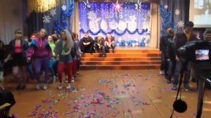 Крутой танец в стиле 90 х