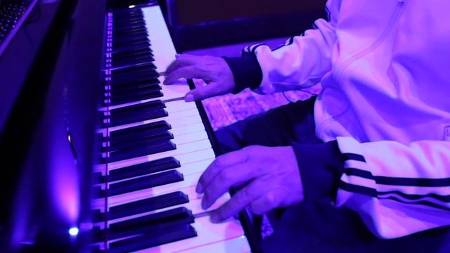 MIXING MUSIC IN HOLLYWOOD STUDIO смотреть онлайн