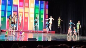 Ходули. Цирковое представление. Романтики.