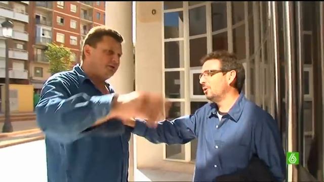 El follonero con el ruso ROFL en la sede del pp en Valencia смотреть онлайн