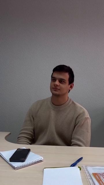 улыбнись, если хочешь другого директора