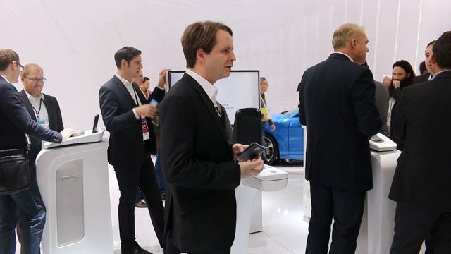 Audi Showcases Qi Wireless Charging In Cars смотреть онлайн