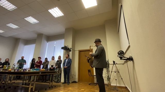 Поработал сегодня. 🎷 смотреть онлайн