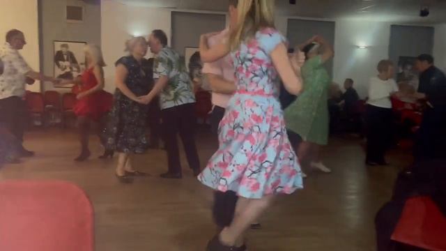 Rock and Roll Dancing in Vintage 1980s Balmain Stockings смотреть онлайн