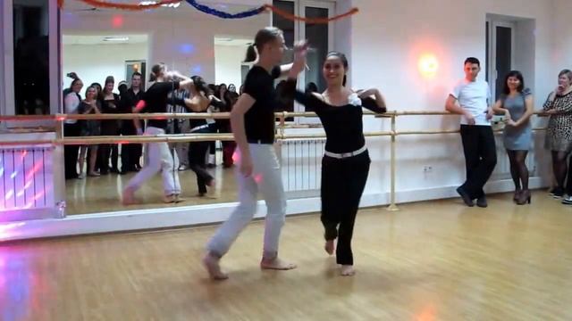 Salsa Show (Cuban Salsa) - Michael Sukharev & Helena Samoroka (Salsa Club Dnepr) 2013 смотреть онлайн