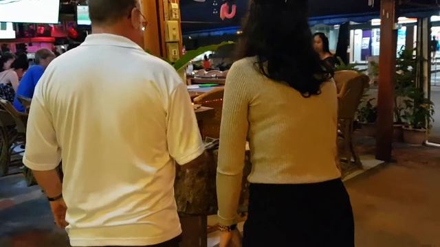 Игра в забивание гвоздей в тайском баре смотреть онлайн