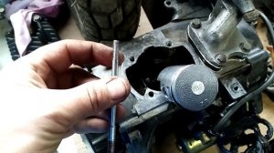 Ремонт резьбы в картере,под болты крепления ЦПГ Honda Dio.