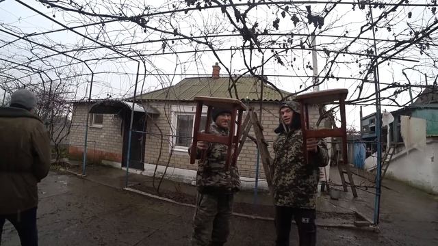 Кто дольше продержит табуретку получит баксы смотреть онлайн