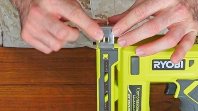 Ryobi 18V ONE+ Compression Drive 3/8in Crown Stapler || Unboxing My New Staple Gun Replacement смотреть онлайн