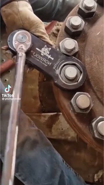 Супер ключ для закручивания гаек. смотреть онлайн