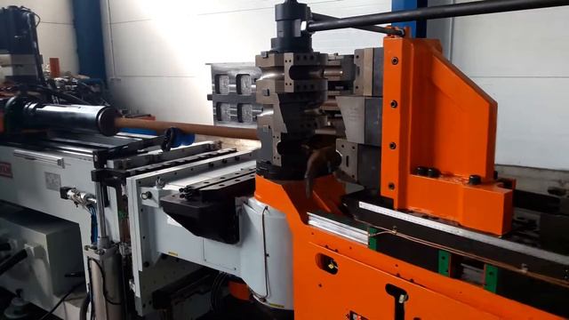 Гибка формованных концов трубы на CNC 90 смотреть онлайн