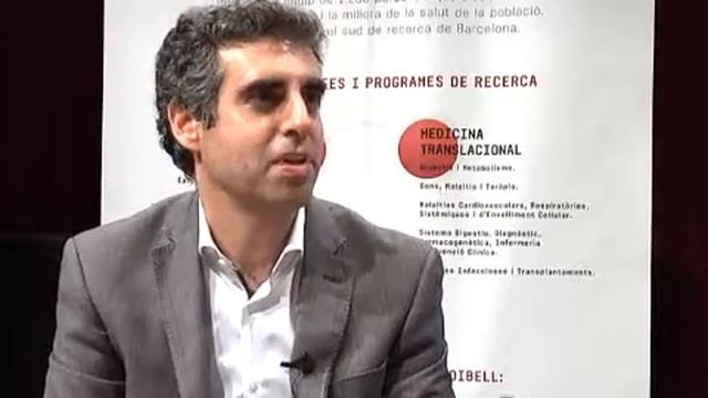 'Zoom in'. Marga Solé entrevista a Manel Esteller смотреть онлайн