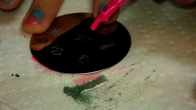 Crackles n Cupcakes - Nail Art Tutorial смотреть онлайн