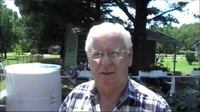 Check out these mutant tomatoes my dad's growing! An update at Reaganite Sr.'s garden смотреть онлайн