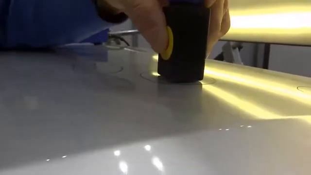 Технология решает проблемы с вмятинами и царапинами на кузове автомобиля смотреть онлайн