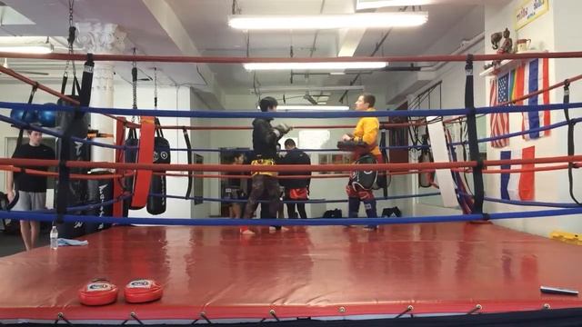 Pad work with Kru Nat смотреть онлайн