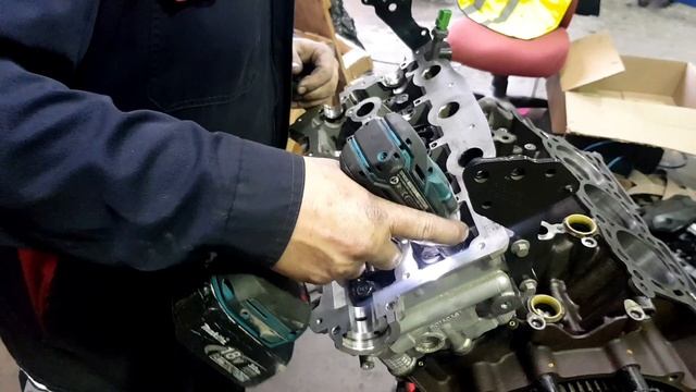 Range Rover Sport 3.0 TDV6 Engine Part 7 | Bolting more stuff on смотреть онлайн