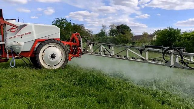 ЮМЗ Kuhn Atlantique 3200 Тестуємо нові розпилювачі