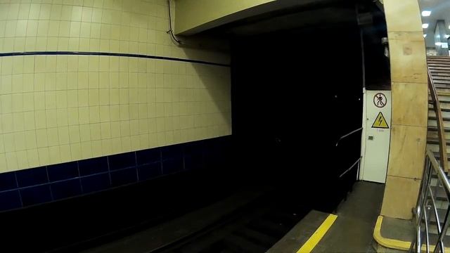 Прибытие поезда метро. Киевский метрополитен смотреть онлайн