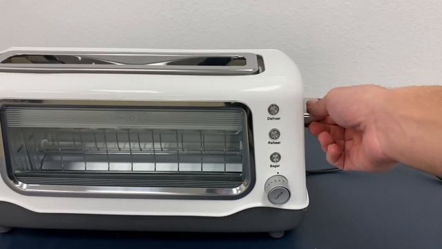 Close Look at The DASH Clear View Toaster смотреть онлайн