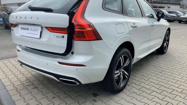 Volvo XC60 B4 AWD R-Design смотреть онлайн