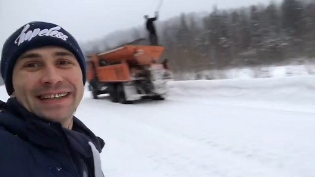 Спасённый путешественник долго ленился а потом вышел в путь, как уехать в Индию, дайте на визу мне! смотреть онлайн