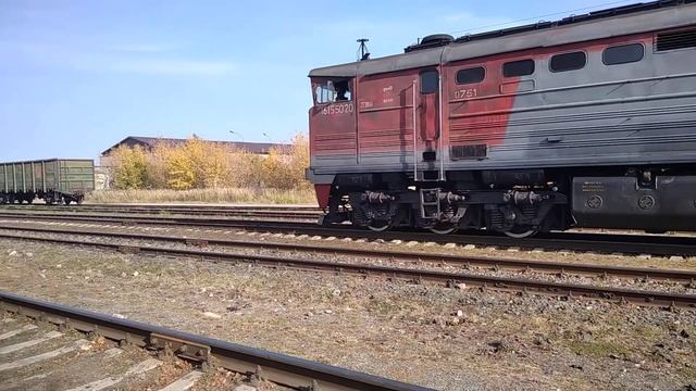 Отправление Тепловоза 2ТЭ10М-0751 С 3-Мя Грузовыми Вагонами Со Станций Металлист смотреть онлайн