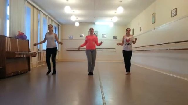 Сальса.девочка смешно танцует.девочки танцуют смотреть онлайн