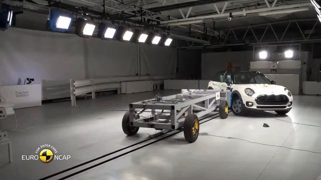 MINI Clubman - Crashtest 2015 | AutoMotoTV Deutsch смотреть онлайн